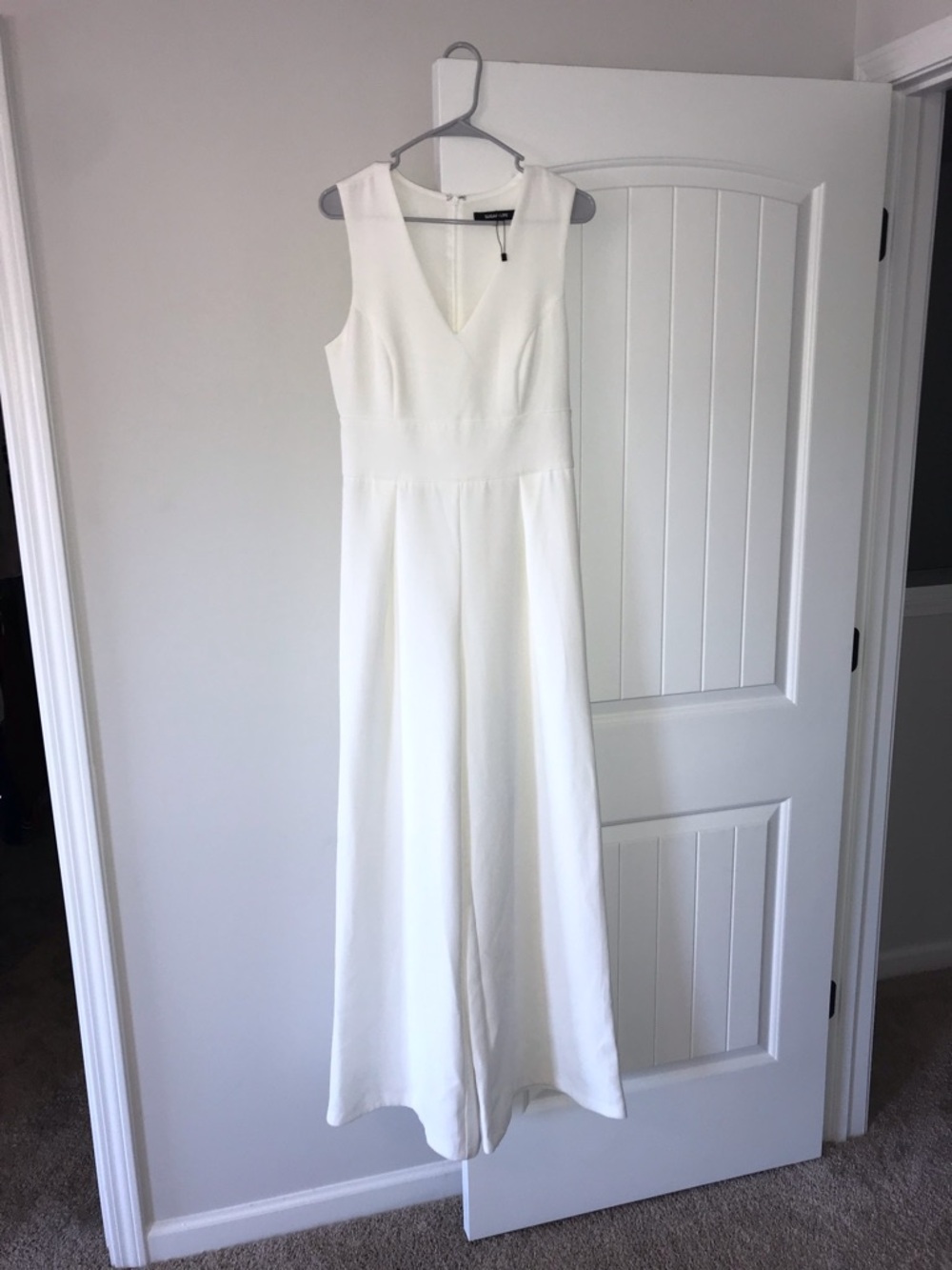 Sleeveless White V-Neck Women's Jumpsuit Dress